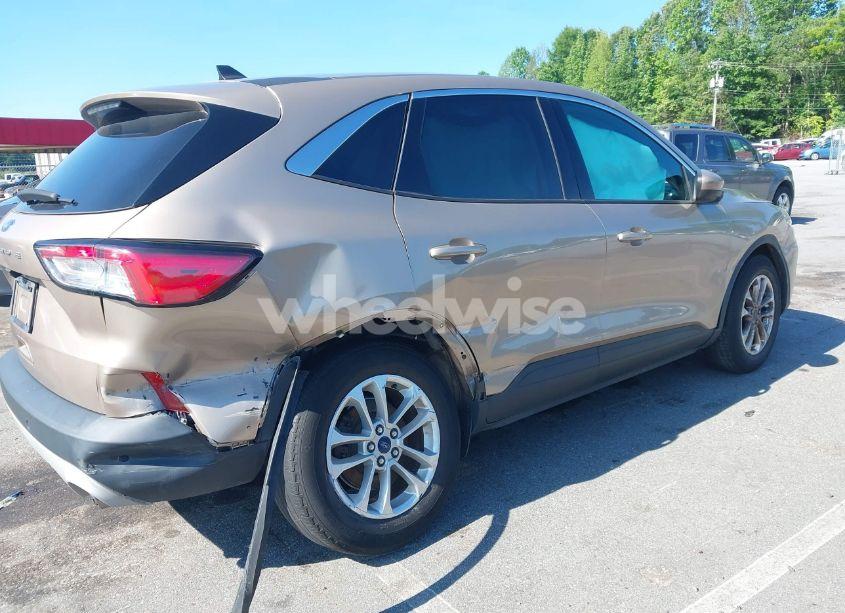 Photo 6 of 2021 Ford Escape SE (VIN 1FMCU0G67MUA00194)