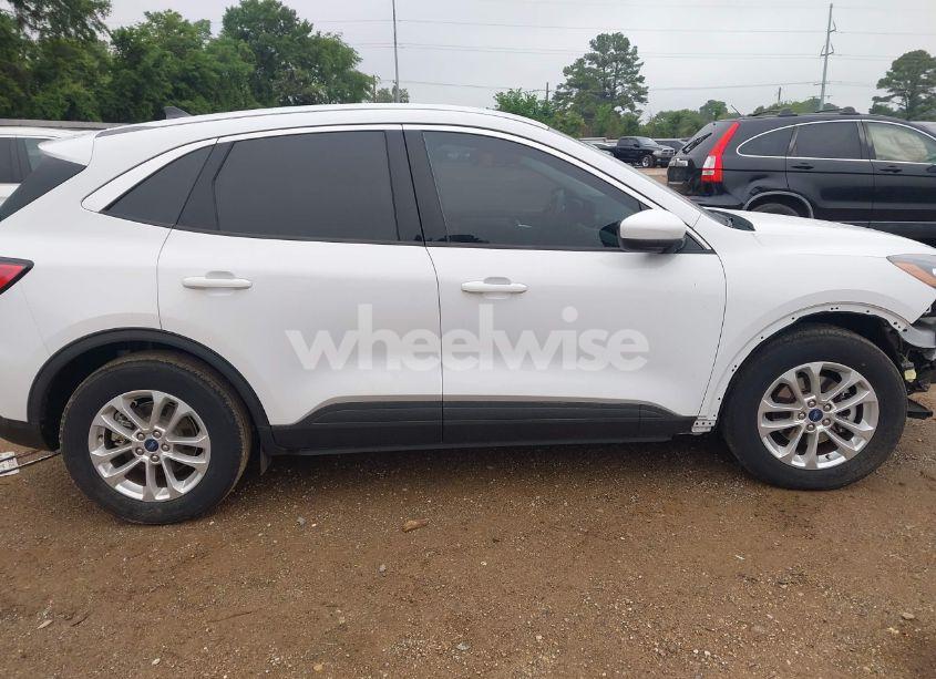 Photo 14 of 2021 Ford Escape SE (VIN 1FMCU0G67MUA28772)