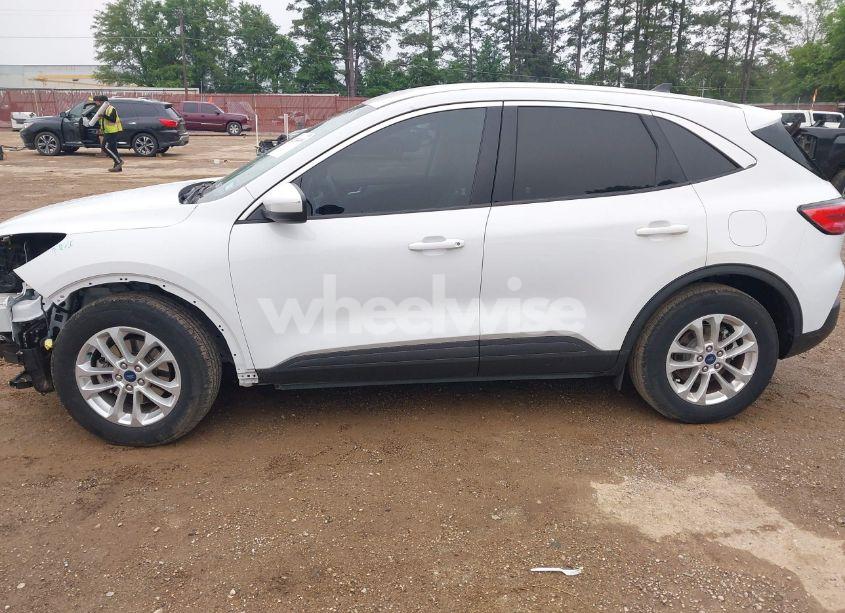Photo 15 of 2021 Ford Escape SE (VIN 1FMCU0G67MUA28772)