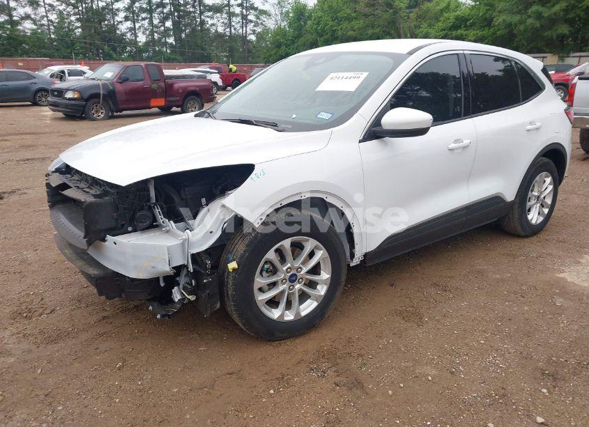 Photo 2 of 2021 Ford Escape SE (VIN 1FMCU0G67MUA28772)