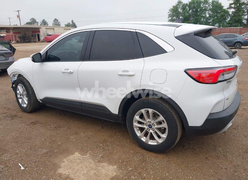 Photo 3 of 2021 Ford Escape SE (VIN 1FMCU0G67MUA28772)