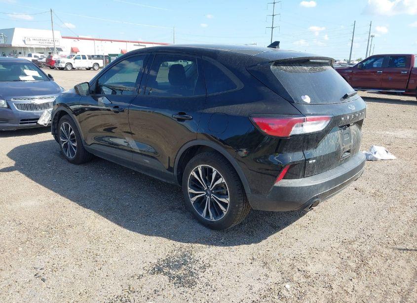 Photo 3 of 2021 Ford Escape SE (VIN 1FMCU0G67MUA30036)