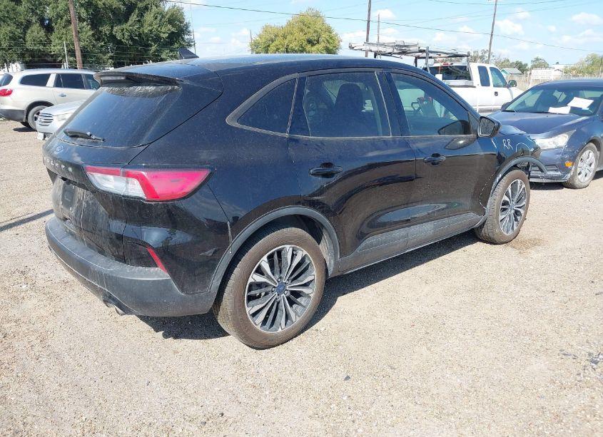 Photo 4 of 2021 Ford Escape SE (VIN 1FMCU0G67MUA30036)