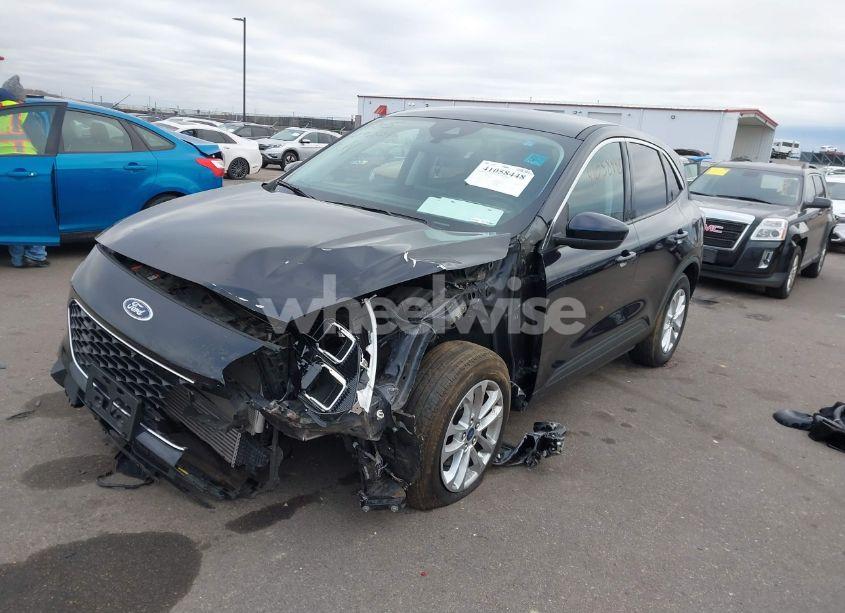 Photo 2 of 2021 Ford Escape SE (VIN 1FMCU0G67MUB06208)