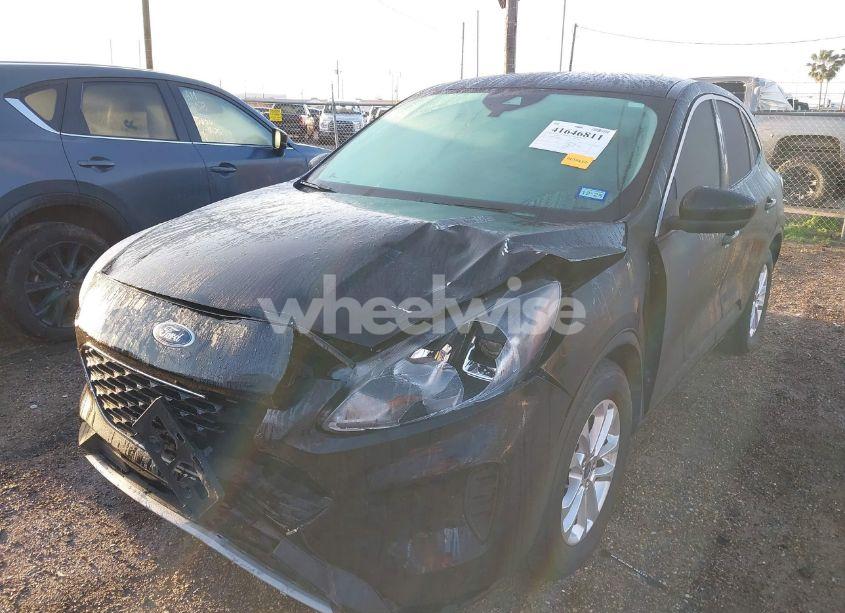 Photo 2 of 2021 Ford Escape SE (VIN 1FMCU0G67MUB29746)