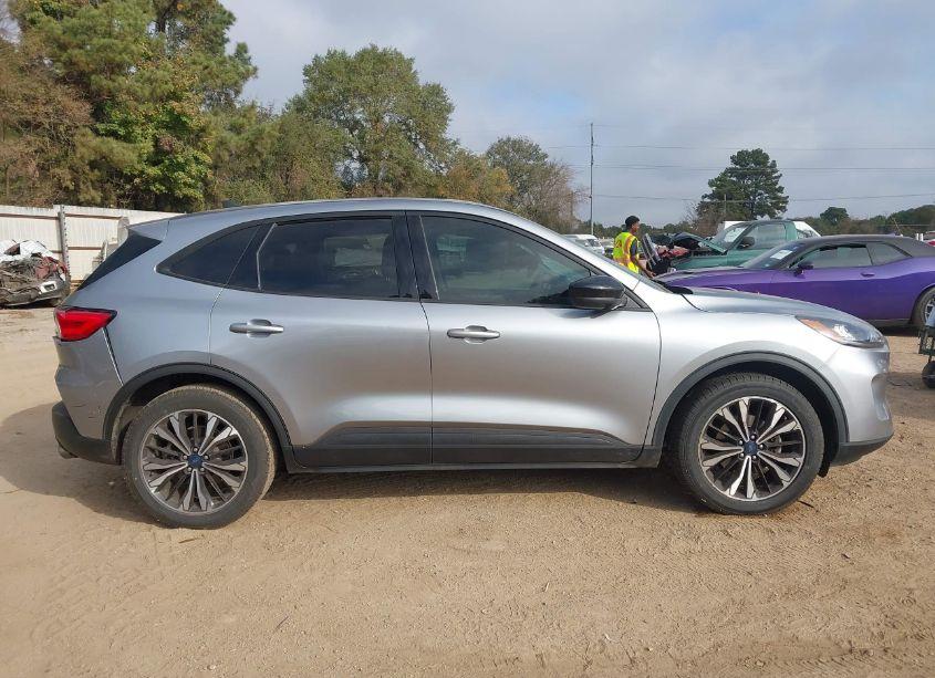 Photo 14 of 2022 Ford Escape SE (VIN 1FMCU0G67NUA86088)