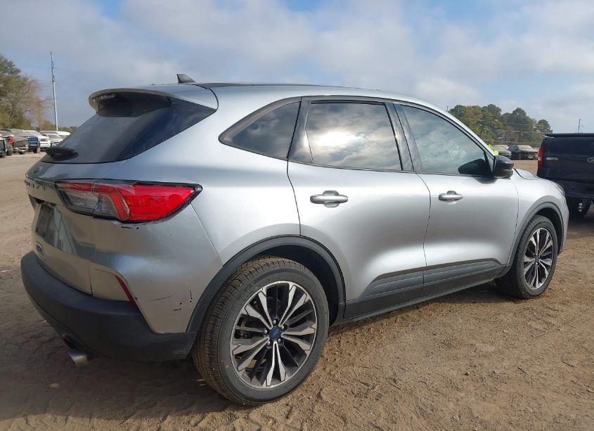 Photo 4 of 2022 Ford Escape SE (VIN 1FMCU0G67NUA86088)