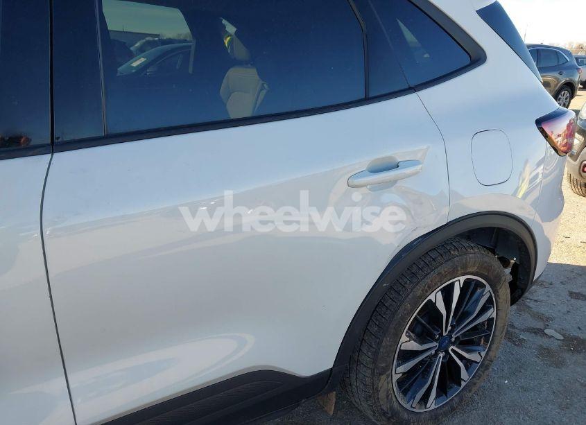 Photo 6 of 2022 Ford Escape SE (VIN 1FMCU0G67NUB18232)