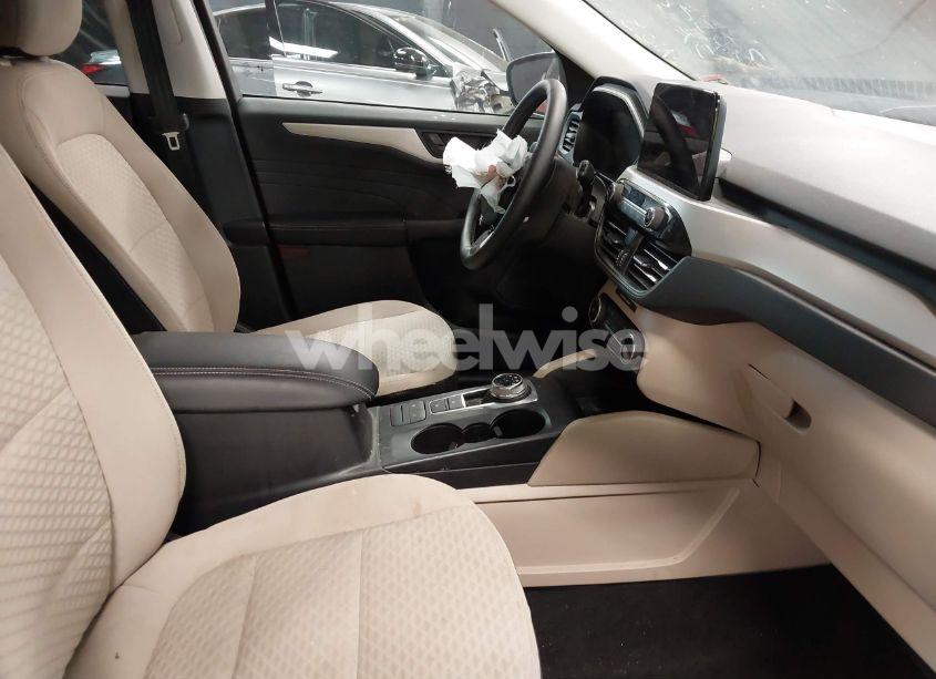 Photo 5 of 2022 Ford Escape SE (VIN 1FMCU0G67NUC02387)