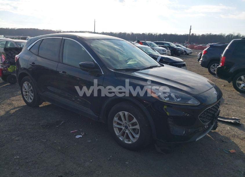 2020 Ford Escape SE (VIN 1FMCU0G68LUA25412) main photo