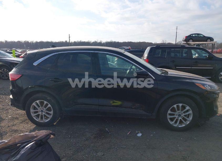 Photo 12 of 2020 Ford Escape SE (VIN 1FMCU0G68LUA25412)