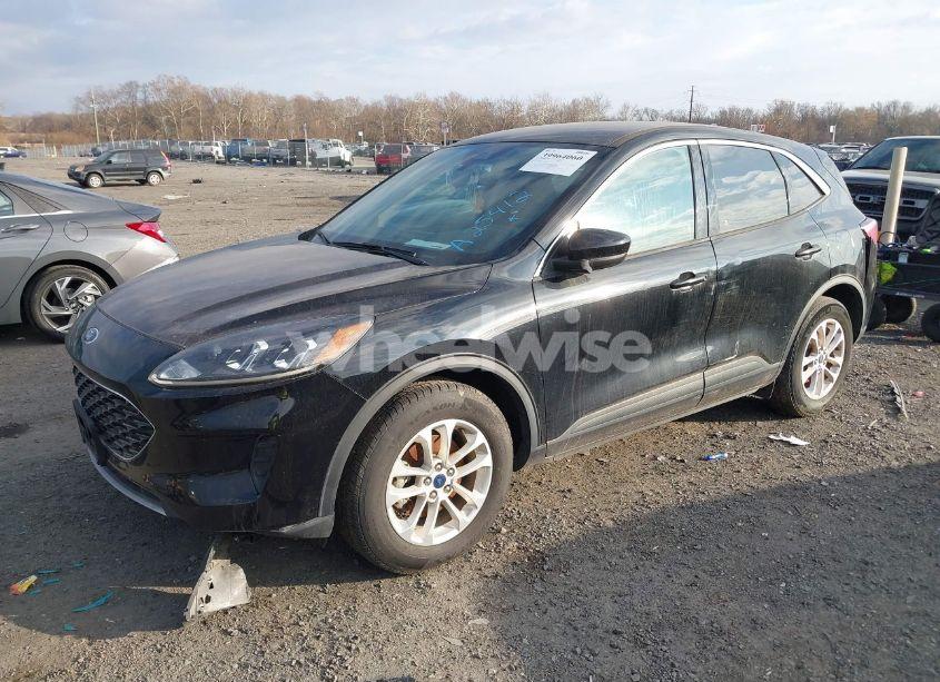 Photo 2 of 2020 Ford Escape SE (VIN 1FMCU0G68LUA25412)