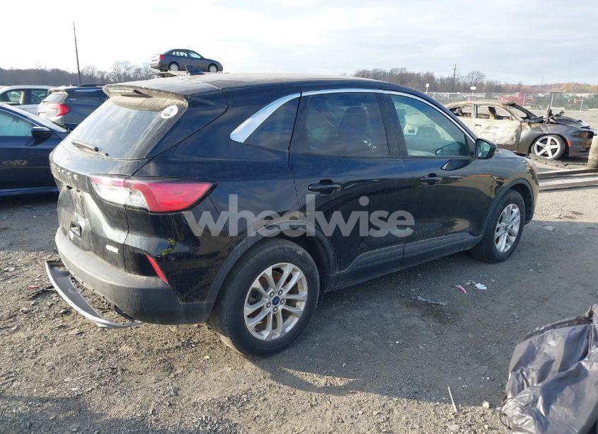 Photo 4 of 2020 Ford Escape SE (VIN 1FMCU0G68LUA25412)