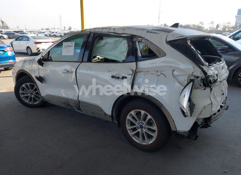 Photo 3 of 2020 Ford Escape SE (VIN 1FMCU0G68LUA57308)