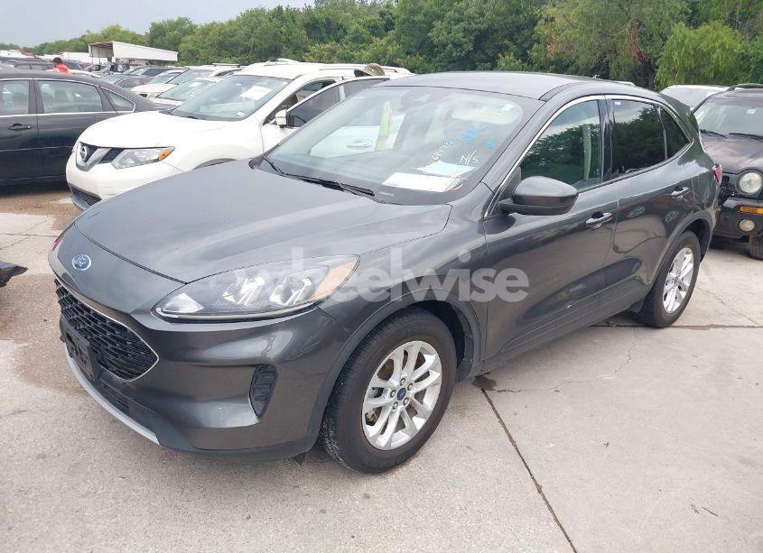 Photo 2 of 2020 Ford Escape SE (VIN 1FMCU0G68LUA75081)