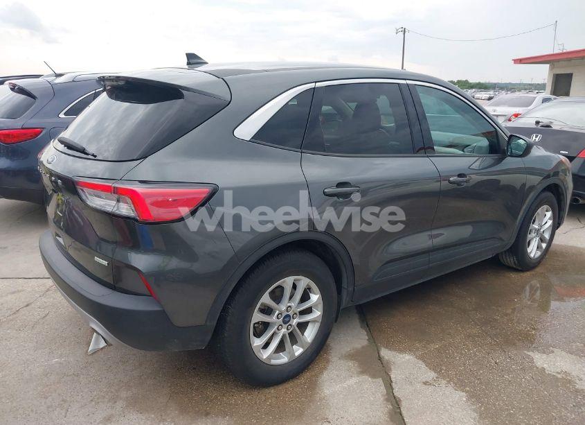 Photo 4 of 2020 Ford Escape SE (VIN 1FMCU0G68LUA75081)