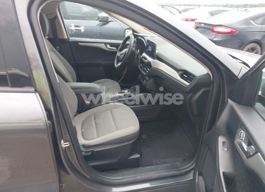 Photo 5 of 2020 Ford Escape SE (VIN 1FMCU0G68LUA75081)