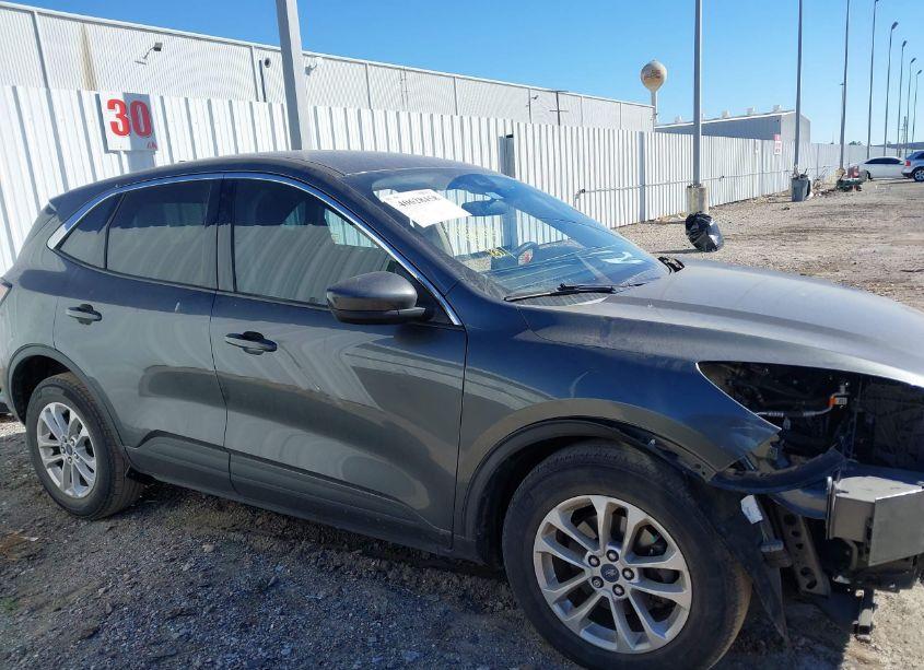 Photo 14 of 2020 Ford Escape SE (VIN 1FMCU0G68LUA75291)