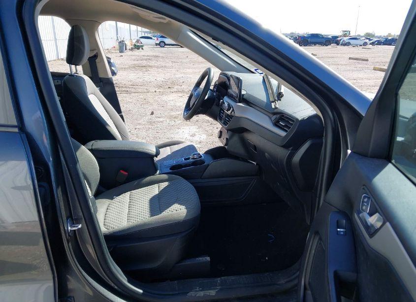 Photo 5 of 2020 Ford Escape SE (VIN 1FMCU0G68LUA75291)