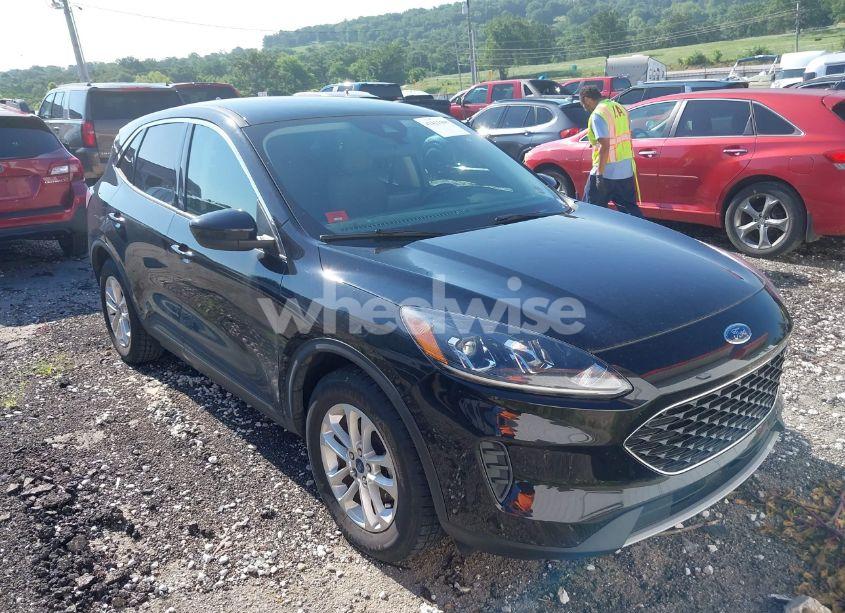 2020 Ford Escape SE (VIN 1FMCU0G68LUA93211) main photo