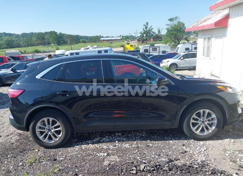 Photo 13 of 2020 Ford Escape SE (VIN 1FMCU0G68LUA93211)