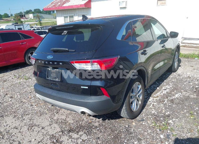 Photo 4 of 2020 Ford Escape SE (VIN 1FMCU0G68LUA93211)