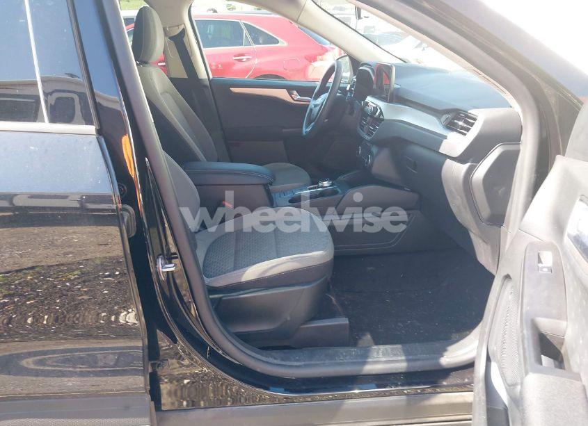 Photo 5 of 2020 Ford Escape SE (VIN 1FMCU0G68LUA93211)