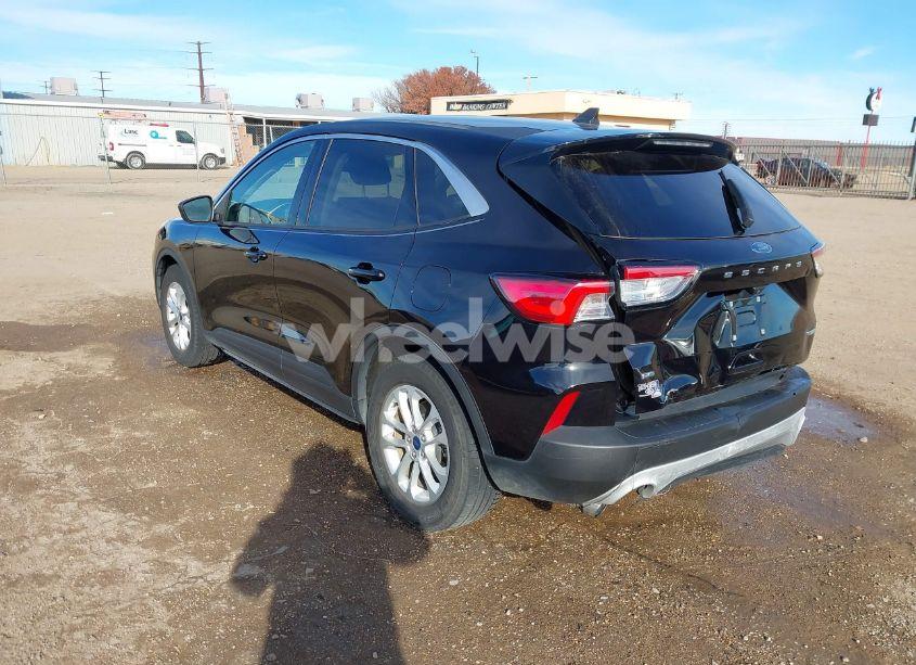 Photo 3 of 2020 Ford Escape SE (VIN 1FMCU0G68LUB02375)