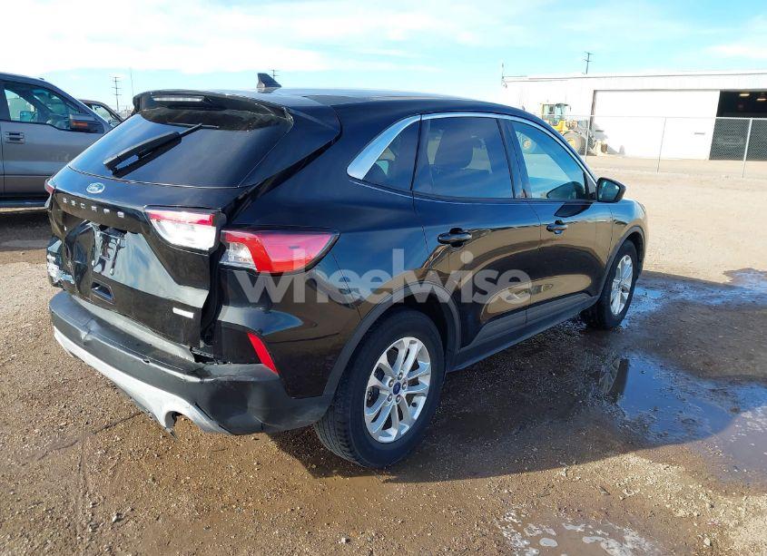 Photo 4 of 2020 Ford Escape SE (VIN 1FMCU0G68LUB02375)