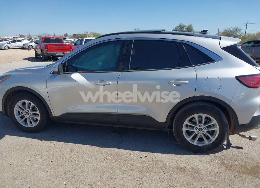Photo 14 of 2020 Ford Escape SE (VIN 1FMCU0G68LUB06006)