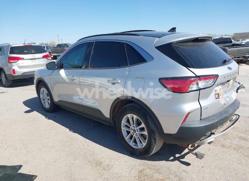 Photo 3 of 2020 Ford Escape SE (VIN 1FMCU0G68LUB06006)