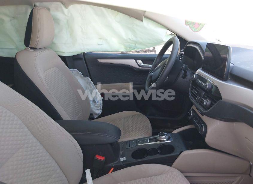 Photo 5 of 2020 Ford Escape SE (VIN 1FMCU0G68LUB06006)