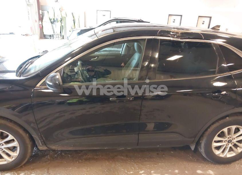 Photo 14 of 2020 Ford Escape SE (VIN 1FMCU0G68LUB19256)