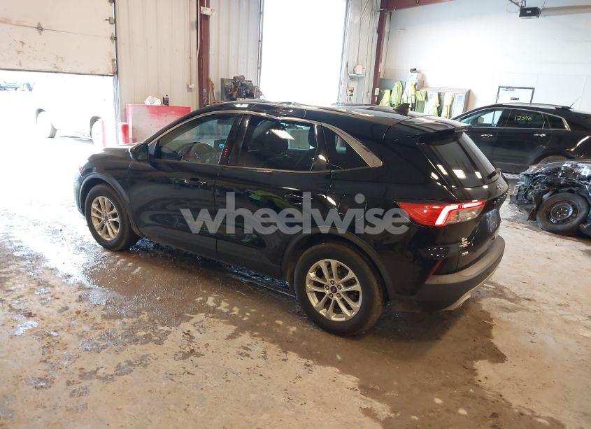 Photo 3 of 2020 Ford Escape SE (VIN 1FMCU0G68LUB19256)