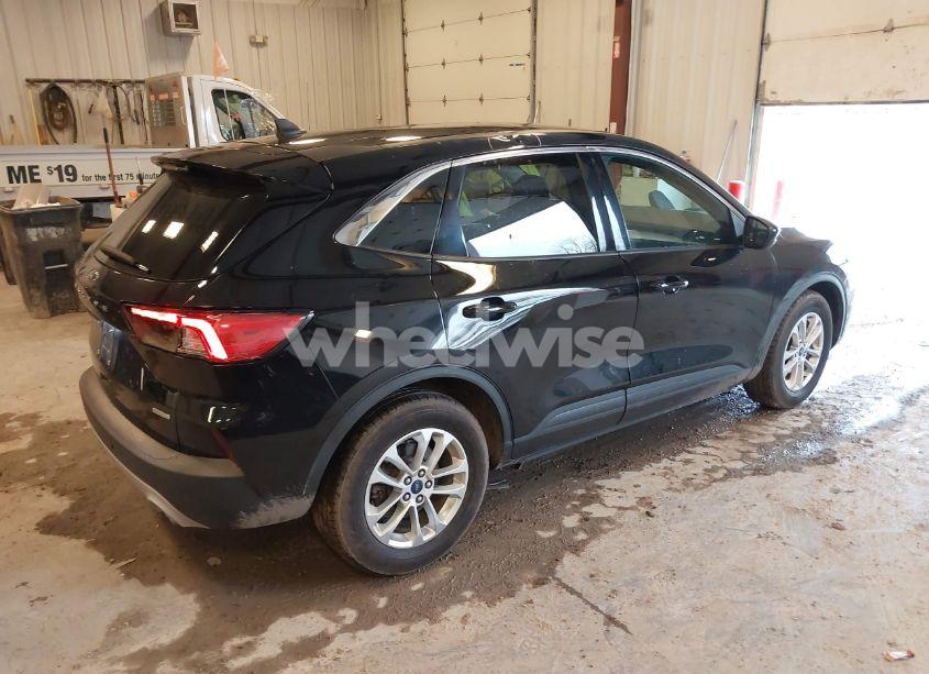 Photo 4 of 2020 Ford Escape SE (VIN 1FMCU0G68LUB19256)