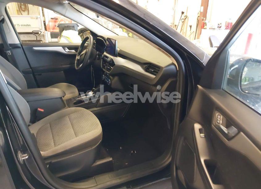 Photo 5 of 2020 Ford Escape SE (VIN 1FMCU0G68LUB19256)