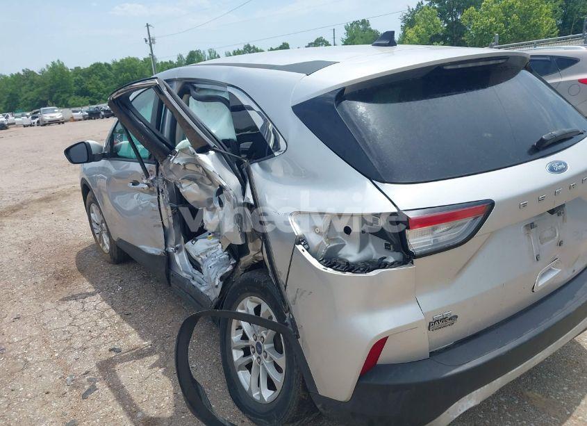 Photo 17 of 2020 Ford Escape SE (VIN 1FMCU0G68LUB22240)