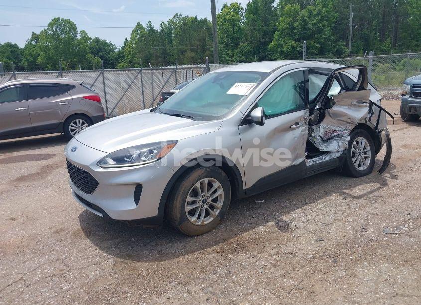 Photo 2 of 2020 Ford Escape SE (VIN 1FMCU0G68LUB22240)