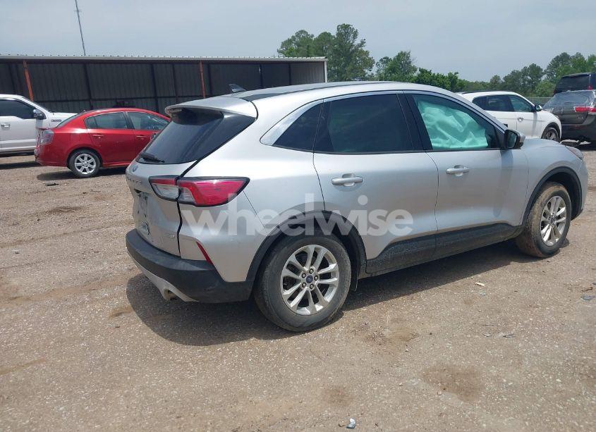 Photo 4 of 2020 Ford Escape SE (VIN 1FMCU0G68LUB22240)