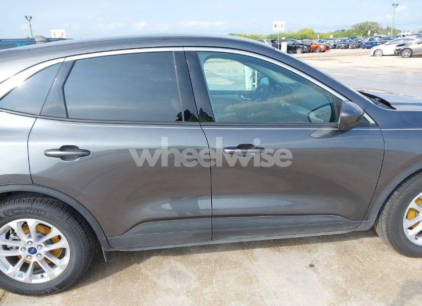 Photo 13 of 2020 Ford Escape SE (VIN 1FMCU0G68LUB66318)