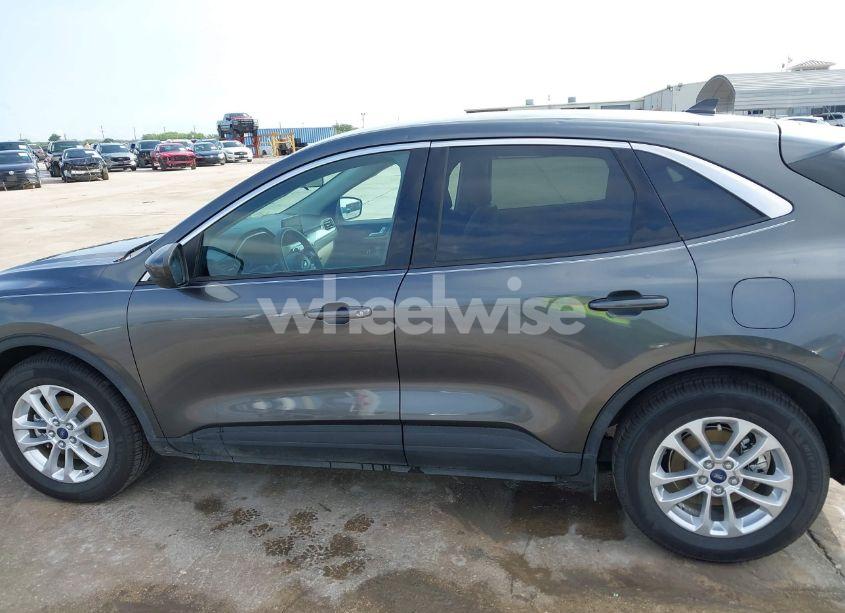 Photo 14 of 2020 Ford Escape SE (VIN 1FMCU0G68LUB66318)