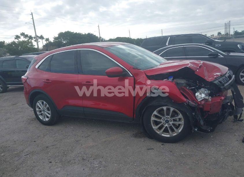 Photo 13 of 2020 Ford Escape SE (VIN 1FMCU0G68LUC06252)