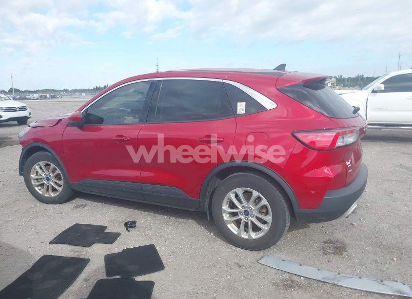 Photo 14 of 2020 Ford Escape SE (VIN 1FMCU0G68LUC06252)