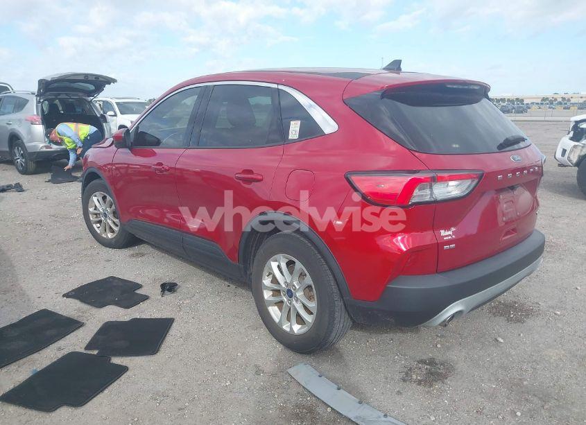 Photo 3 of 2020 Ford Escape SE (VIN 1FMCU0G68LUC06252)
