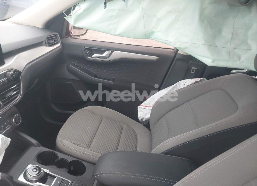 Photo 5 of 2020 Ford Escape SE (VIN 1FMCU0G68LUC06252)