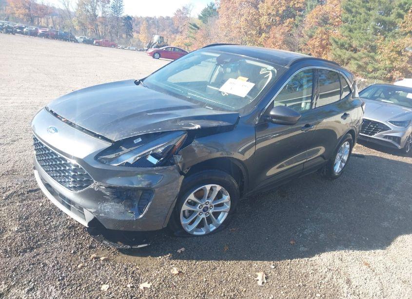 Photo 2 of 2020 Ford Escape SE (VIN 1FMCU0G68LUC42250)