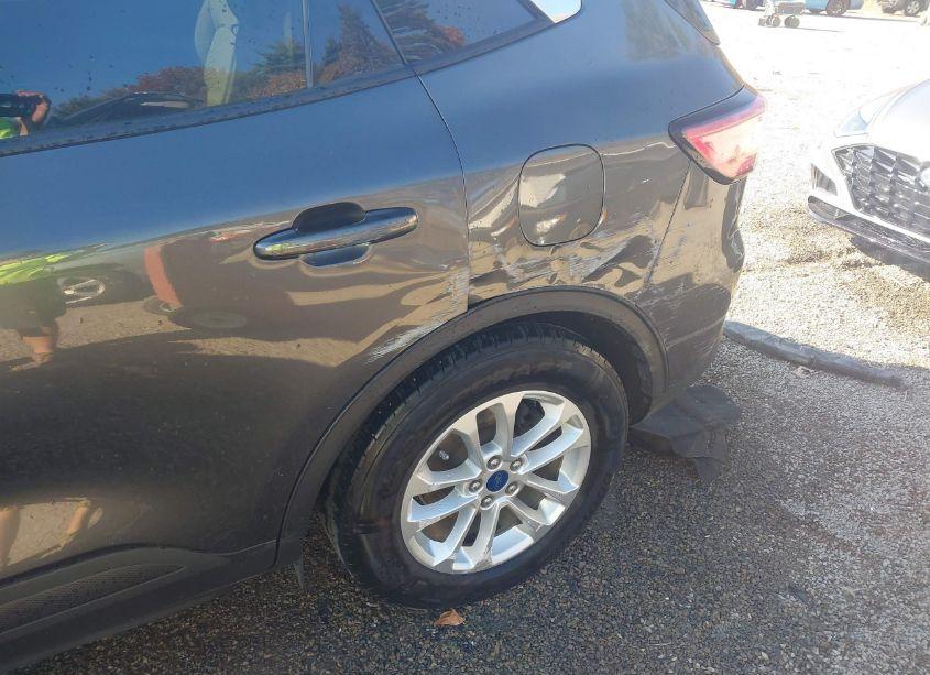 Photo 6 of 2020 Ford Escape SE (VIN 1FMCU0G68LUC42250)