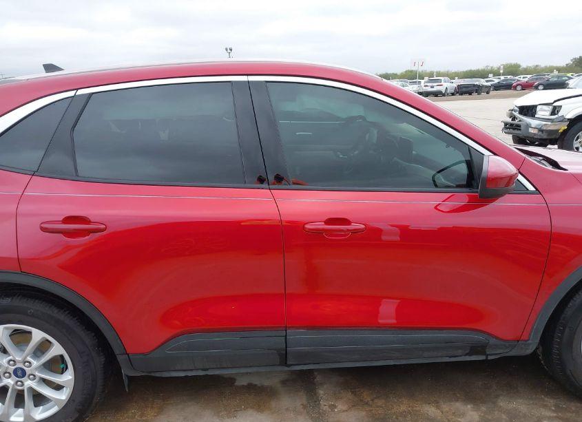 Photo 13 of 2020 Ford Escape SE (VIN 1FMCU0G68LUC70856)