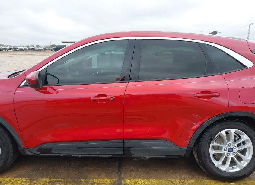 Photo 14 of 2020 Ford Escape SE (VIN 1FMCU0G68LUC70856)