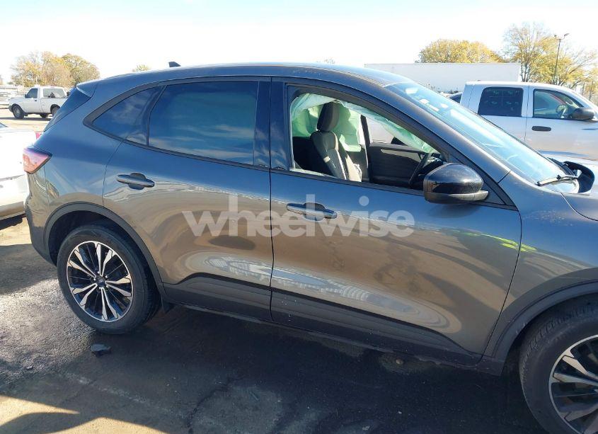 Photo 13 of 2021 Ford Escape SE (VIN 1FMCU0G68MUA37044)